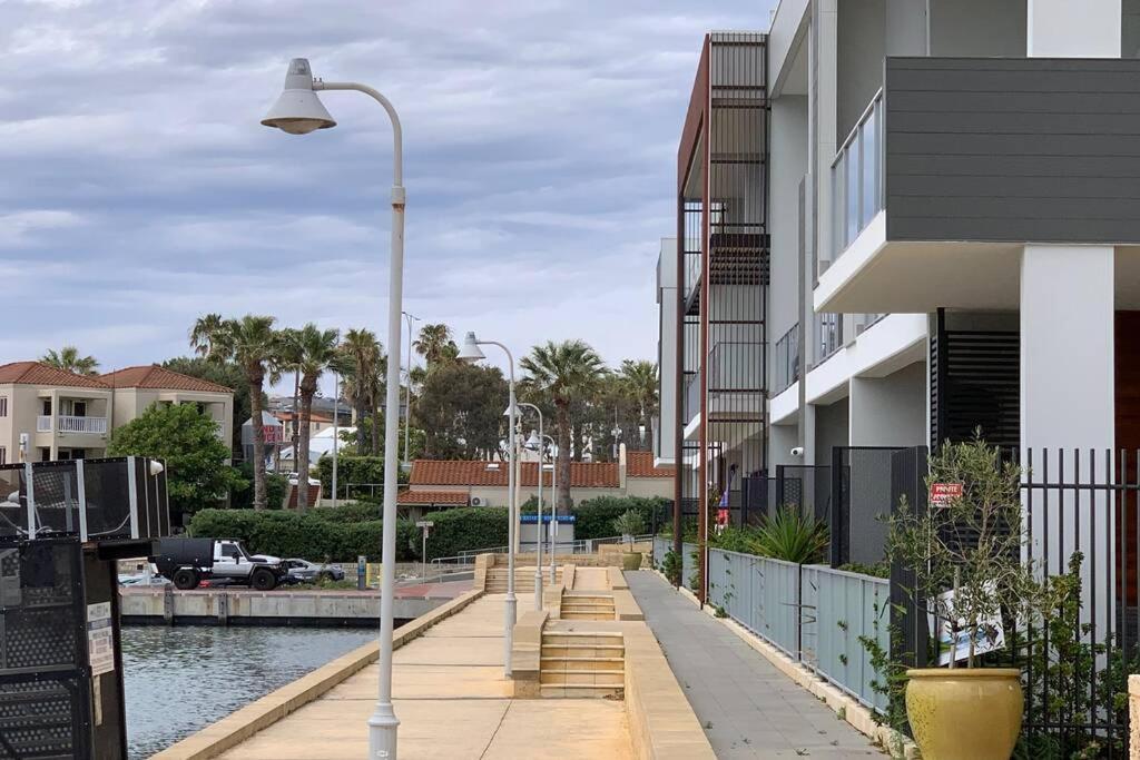 Mariner'S Cove ~ Luxe Waterfront Apartment Mindarie Eksteriør billede